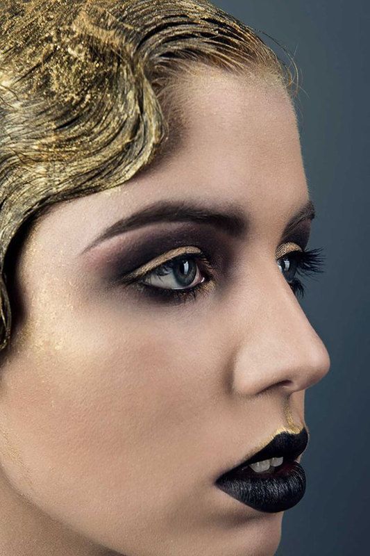 A very close up picture of a woman
